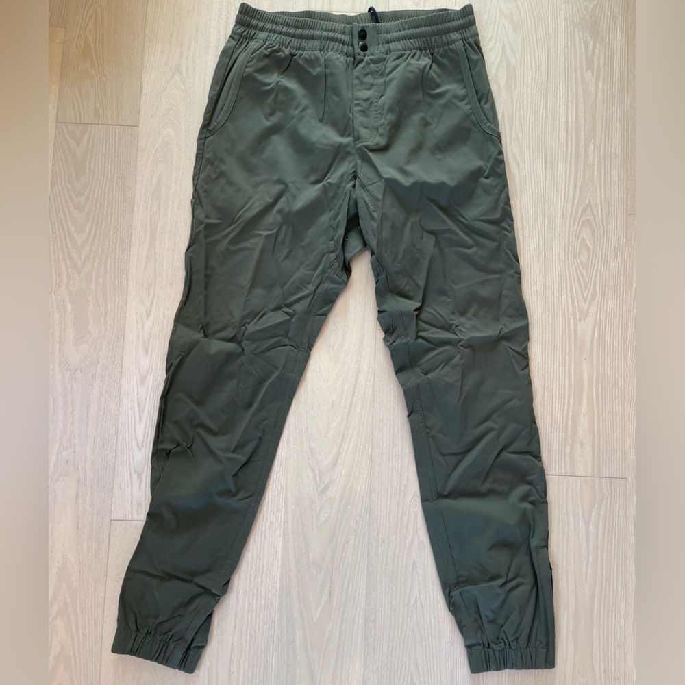 VNDS Men’s Nike V442 Olive  Tech Woven Jogger Cuffed Pants 871767 325 Medium Men